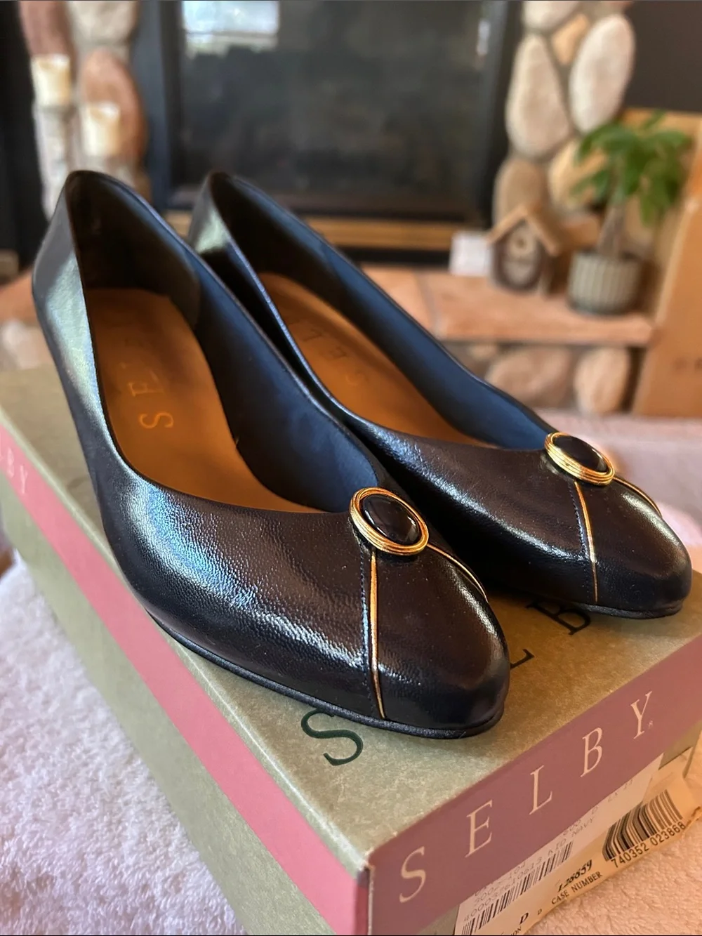 Selby Divine Dark Navy Leather Gold Jeweled Kitten Heel Pumps, Size 6 | NWT